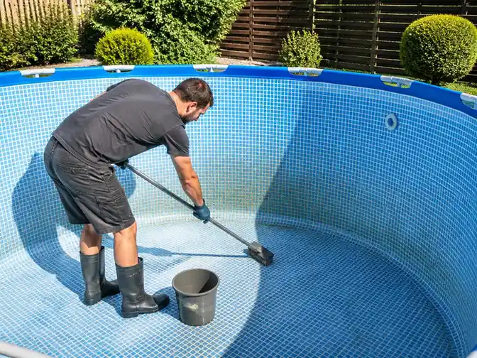 Comment réussir les étapes clés pour nettoyer une piscine hors sol vide