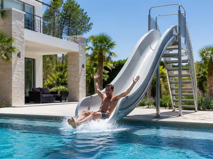 Choisir le meilleur toboggan piscine pour adulte