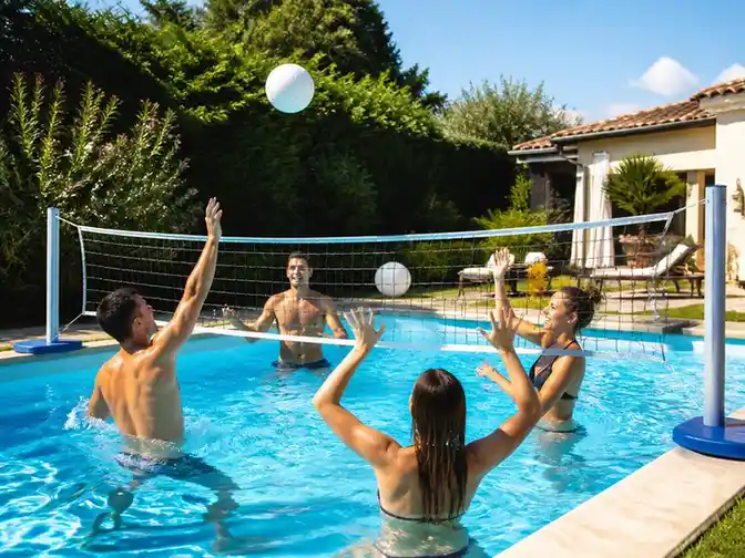 Optimiser votre espace aquatique avec un filet de volley piscine