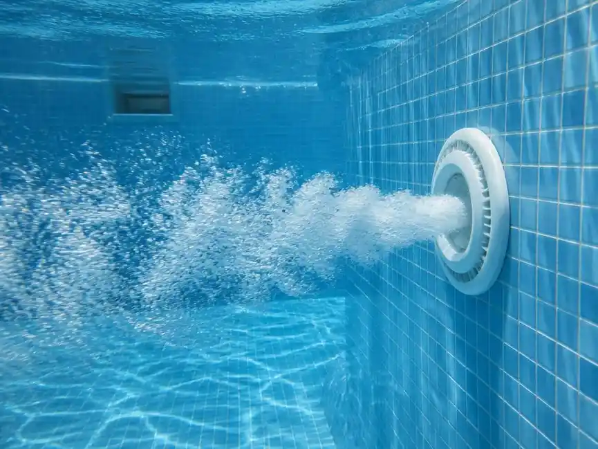 Optimisez la circulation de l'eau avec la bouche de refoulement piscine