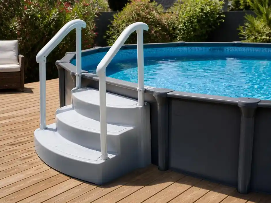 Optimisez votre confort avec un escalier de piscine hors sol